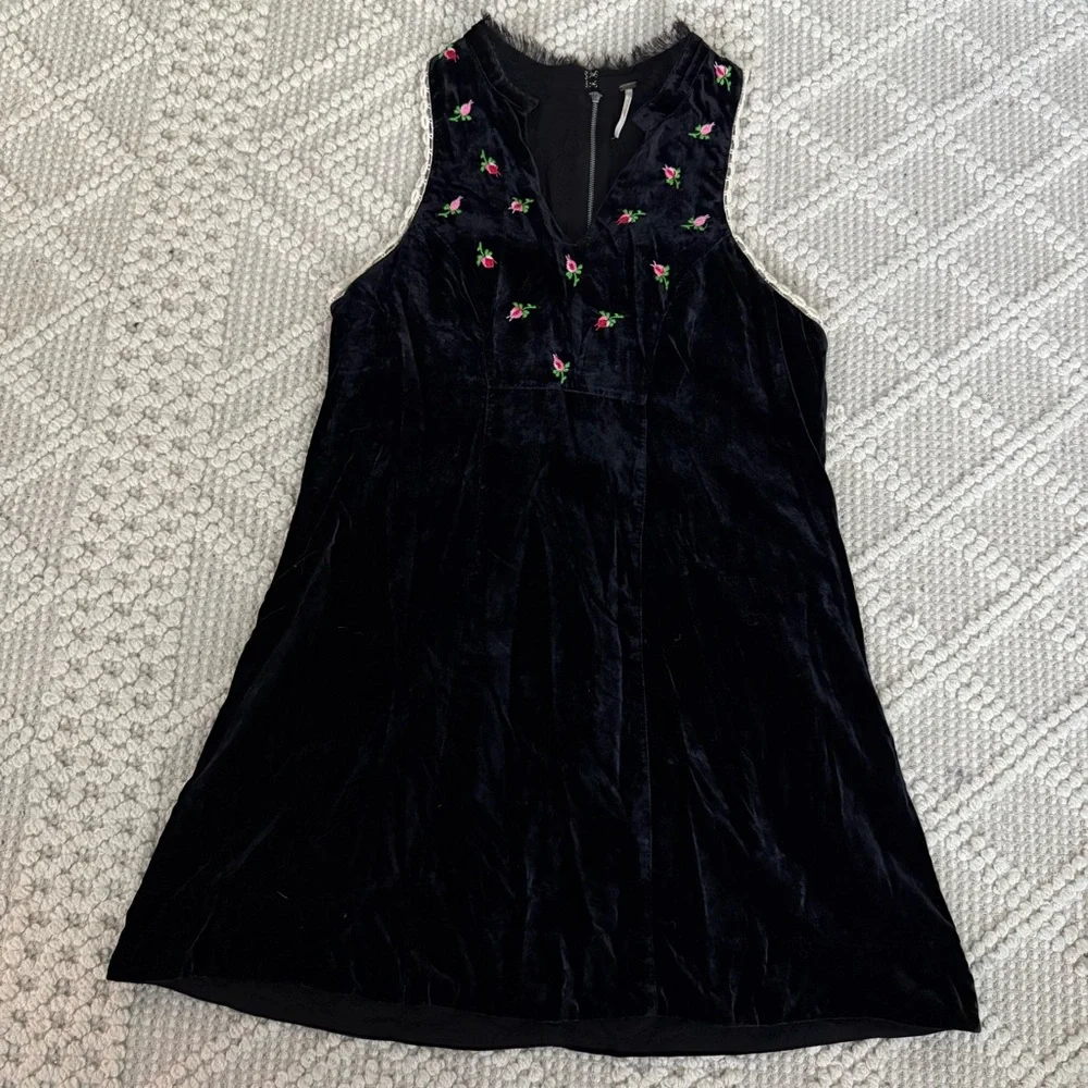 Free People Rosetta Black Velvet Embroidered Rose Mini Shift Dress L